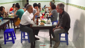 Barack Obama mange un bún chả à Hanoï