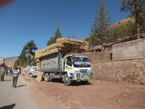 Camion sur une route au Maroc