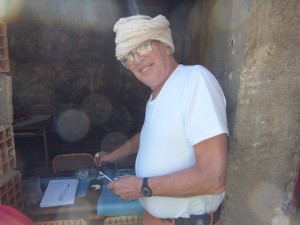 Un dentiste en mission de bénévolat humanitaire avant une intervention au Maroc