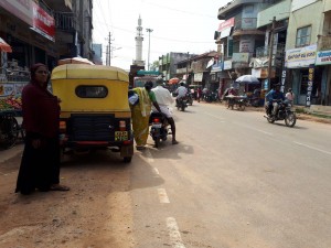 Dans une grande rue de Kollegal, ville de 10000 habitant.